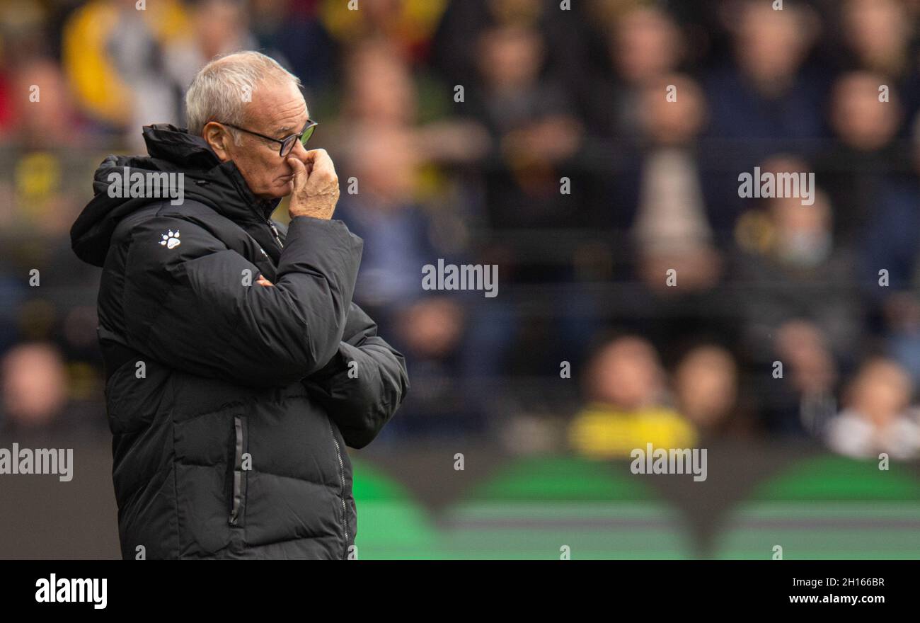 Watford.17 octobre 2021.Claudio Ranieri, le directeur de Watford, est vu lors du match de la Premier League entre Watford et Liverpool à Watford, en Grande-Bretagne, le 16 octobre 2021.Credit: Xinhua/Alay Live News Banque D'Images