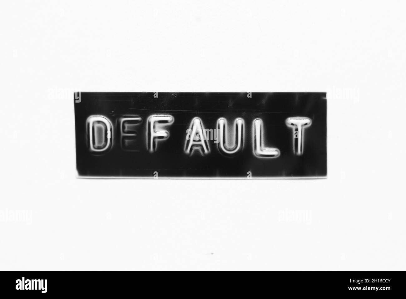 Bannière noire avec lettre en relief et mot par défaut sur fond de papier blanc Banque D'Images