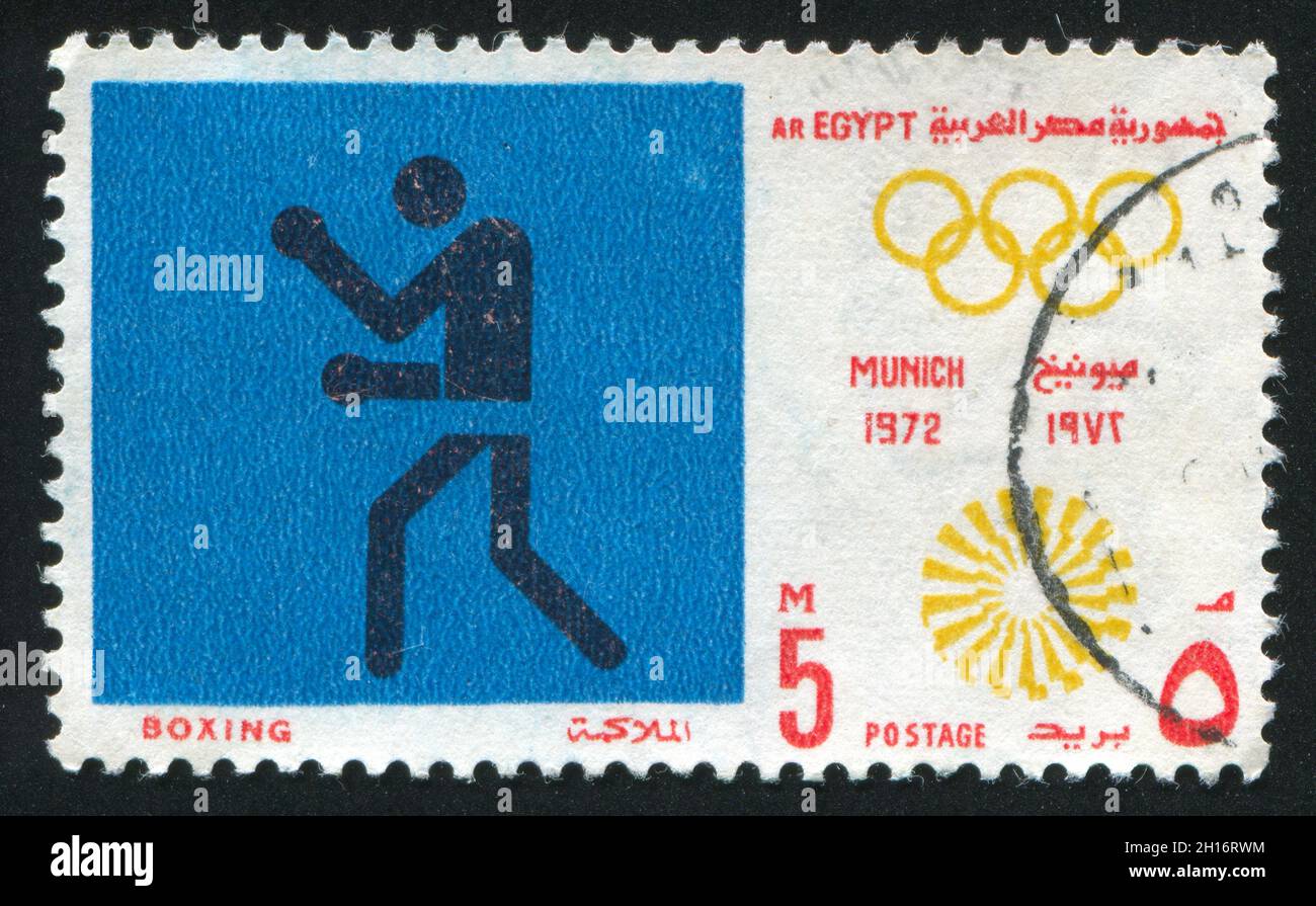 ÉGYPTE - VERS 1972 : timbre imprimé par l'Égypte, montre le Boxing, emblème olympique, vers 1972 Banque D'Images