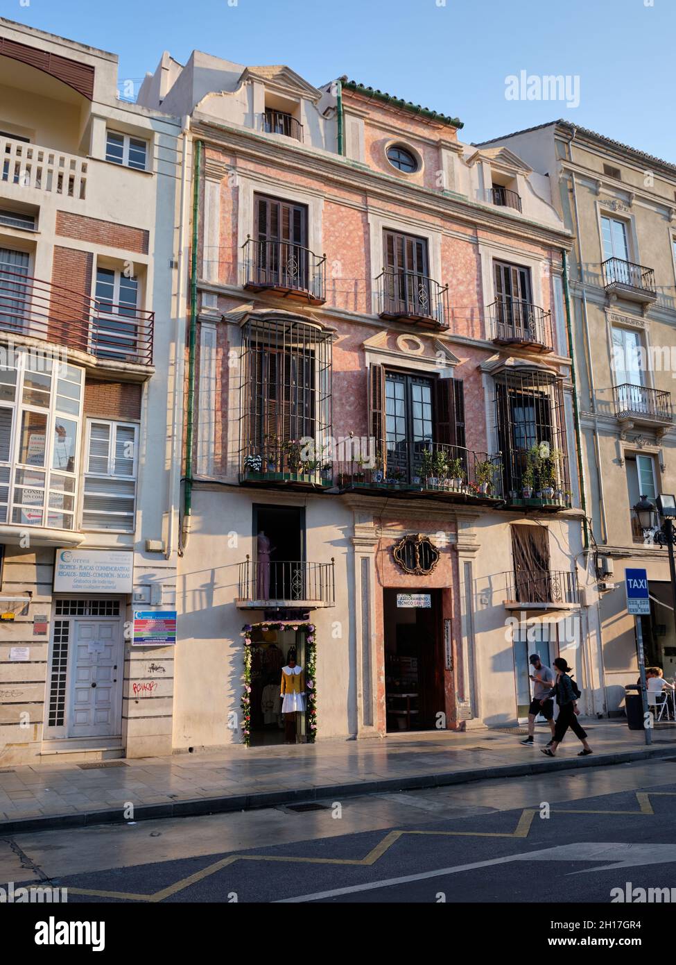 Ancien bâtiment de la rue Atarazanas, ville de Malaga, Andalousie, Espagne. Banque D'Images