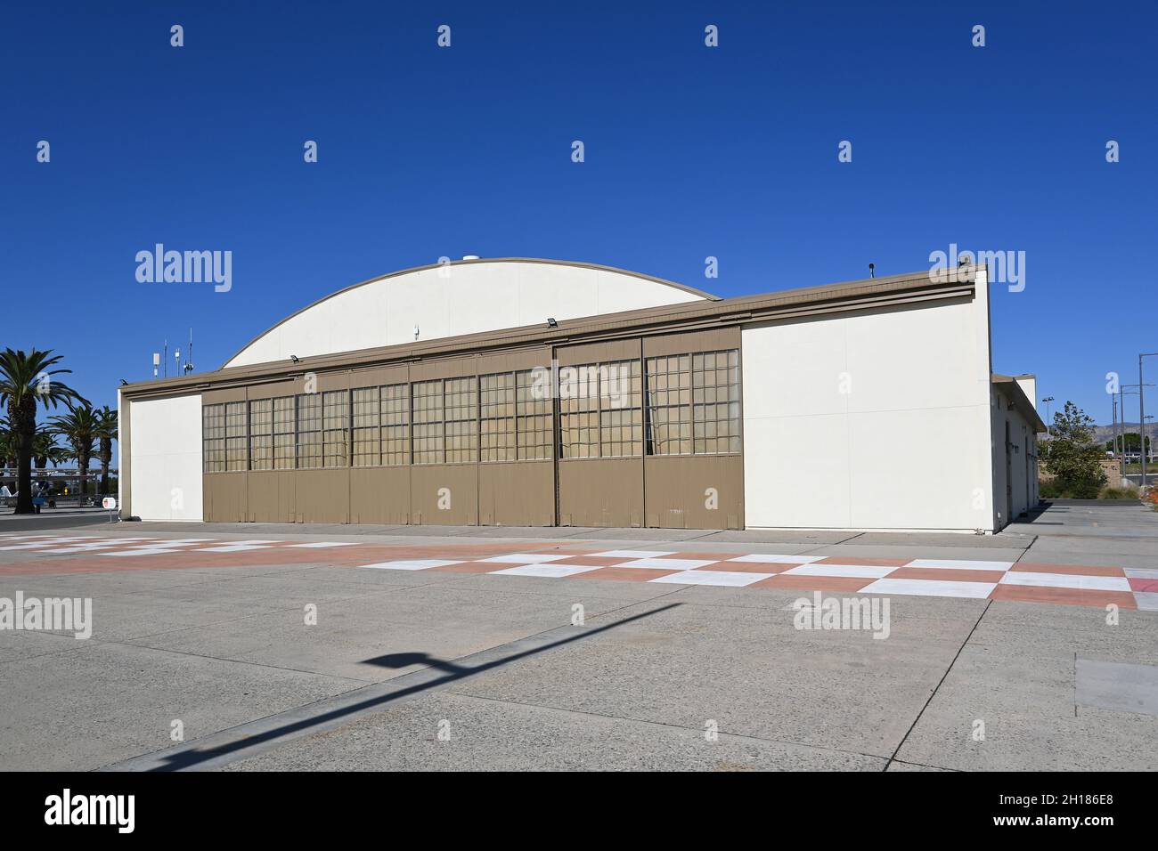 IRVINE, CALIFORNIE - 15 octobre 2021 : hangar 244, Orange County Great Park.L'ancien hangar de l'escadron abrite l'exposition du patrimoine et de l'aviation, World Banque D'Images