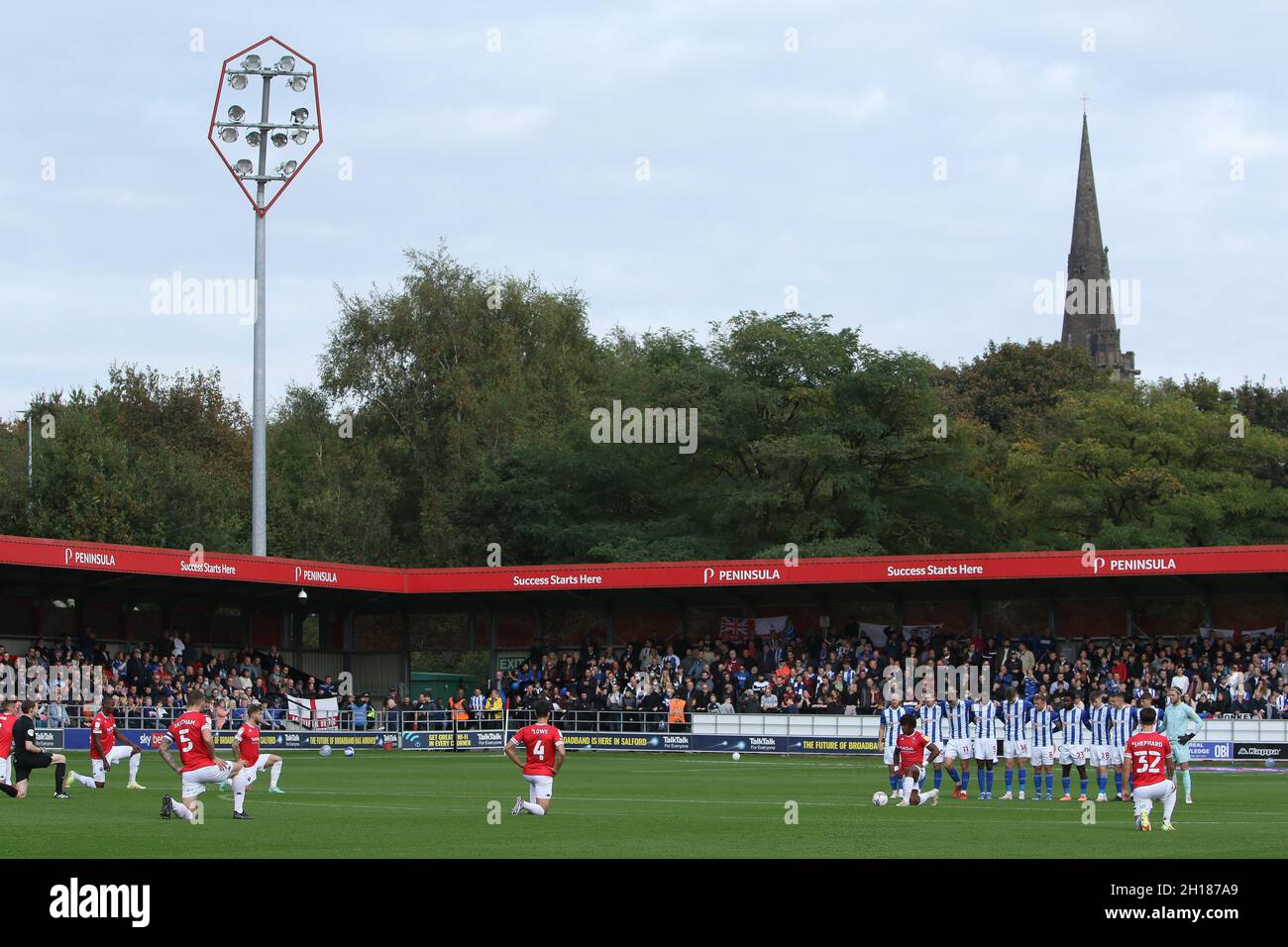 SALFORD, ROYAUME-UNI.16 OCTOBRE : stand de Hartlepool United à l'unisson lors du match Sky Bet League 2 entre Salford City et Hartlepool United à Moor Lane, Salford, le samedi 16 octobre 2021.(Crédit : will Matthews | MI News) crédit : MI News & Sport /Alay Live News Banque D'Images