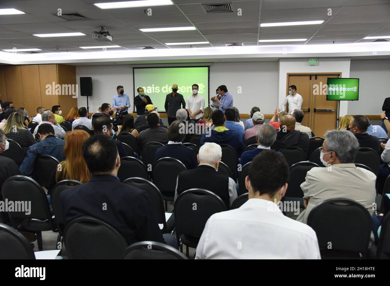 SÃO PAULO, SP - 17.10.2021: EDUARDO LEITE PARTICIPAA DE ENCONTRO SP - le gouverneur de Rio Grande do Sul et candidat pour les caucus PSDB, pour le Président du Brésil, Eduardo Leite, a tenu ce dimanche (17) rencontre avec les dirigeants de l'intérieur de l'Etat de São Paulo et de la capitale,Dans un hôtel, dans la zone nord de la ville de São Paulo.(Photo: Roberto Casimiro/Fotoarena) crédit: Foto Arena LTDA/Alay Live News Banque D'Images