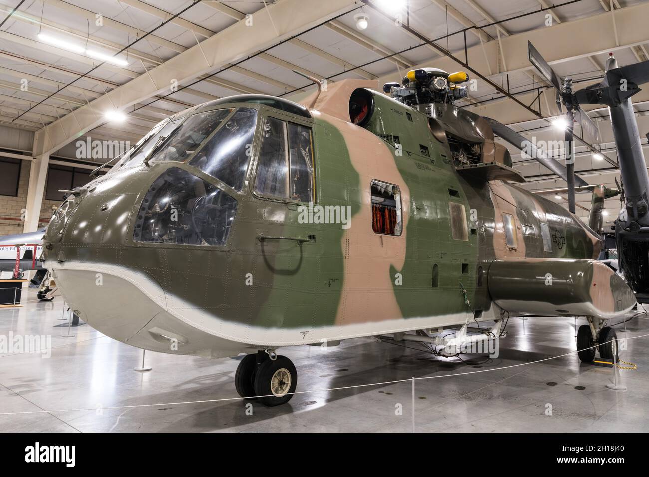 Un hélicoptère de transport Sikorsky CH-3 Jolly Green Giant dans le Hill Aerospace Museum de l'Utah. Banque D'Images