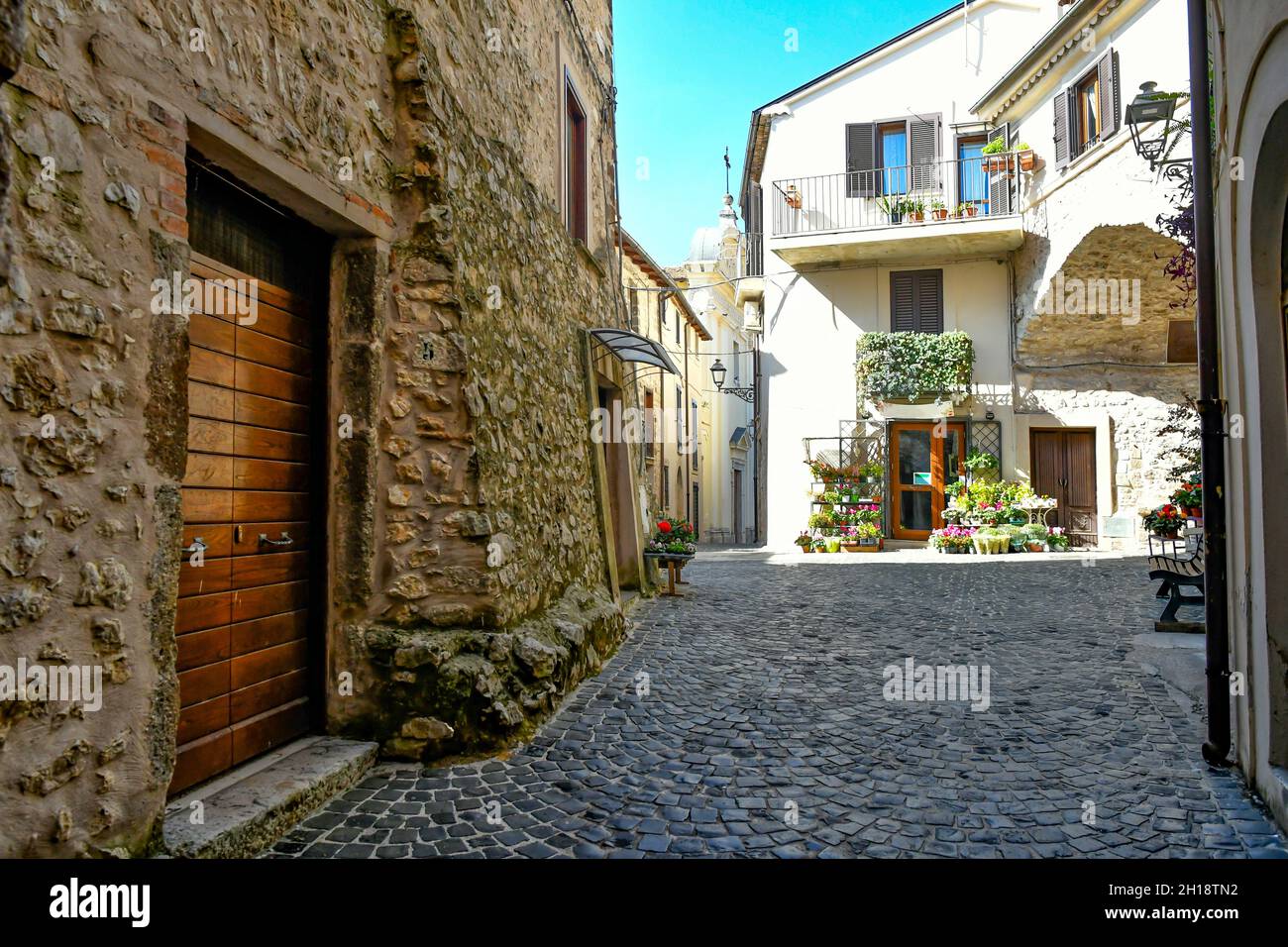 Une place de Villa Santo Stefano, une ville médiévale de la région du Latium, Italie. Banque D'Images