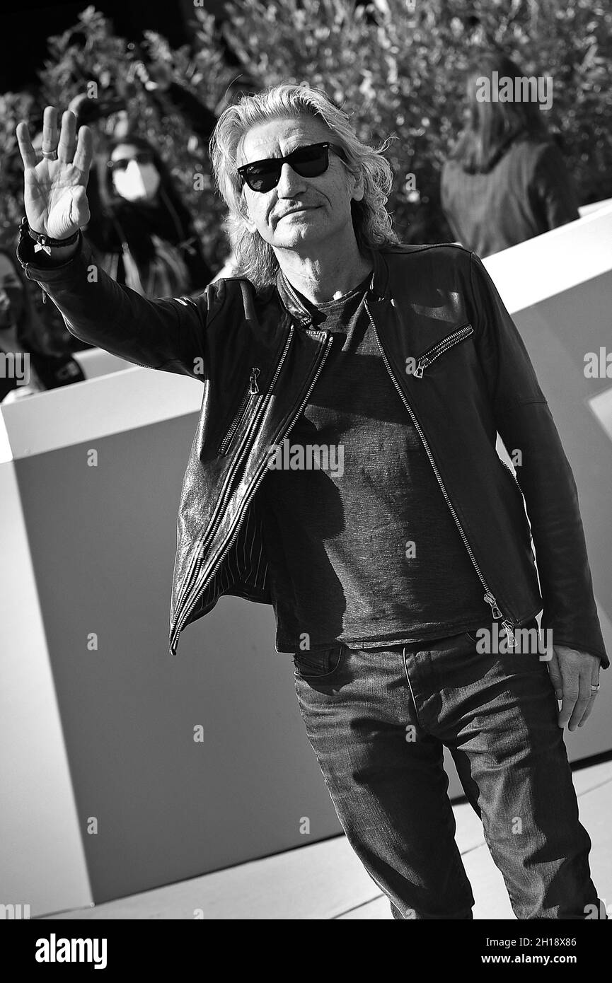 Rome, Italie.16 octobre 2021.ROME, ITALIE - OCTOBRE 16 : Luciano Ligabue assiste au tapis rouge de la rencontre rapprochée 'Luciano Ligabue et Fabrizio Moro' lors du 16e Festival du film de Rome 2021 le 16 octobre 2021 à Rome, en Italie.Credit: dpa/Alay Live News Banque D'Images