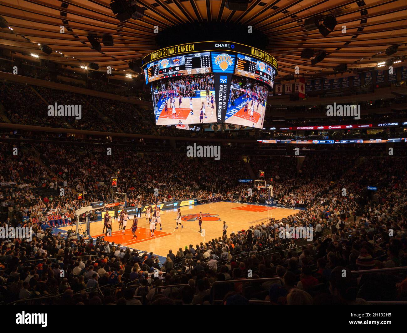 The New York Knicks versus The Phoenix suns lors d'un match NBA au Madison Square Garden. Banque D'Images