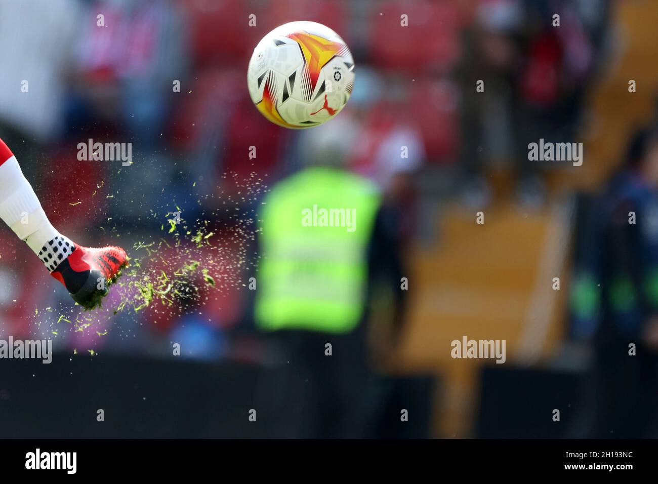 Madrid Espagne; 10.17.2021.- Rayo Vallecano vs Elche, match de la ligue espagnole de football 09 de la saison 2021-2022, tenue au Stade Vallecano Tableau de bord final Rayo 2 Elche 1 buts de Rayo: Mario Hernandez Fernandez 26  et Randy Nteka 65  but d'Elche: Lucas Boye 14  photo: Juan Carlos Rojas Banque D'Images