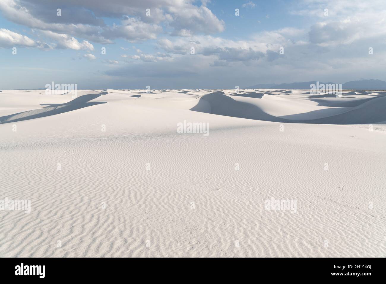 Vue sur le paysage du parc national de White Sands à Alamogordo, Nouveau-Mexique. Banque D'Images