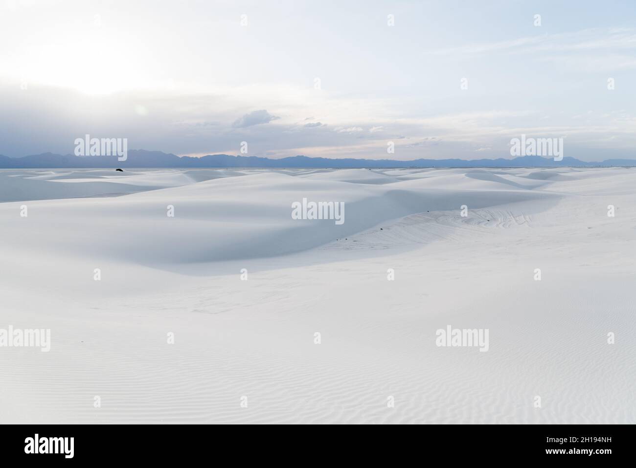 Vue sur le paysage du parc national de White Sands à Alamogordo, Nouveau-Mexique. Banque D'Images