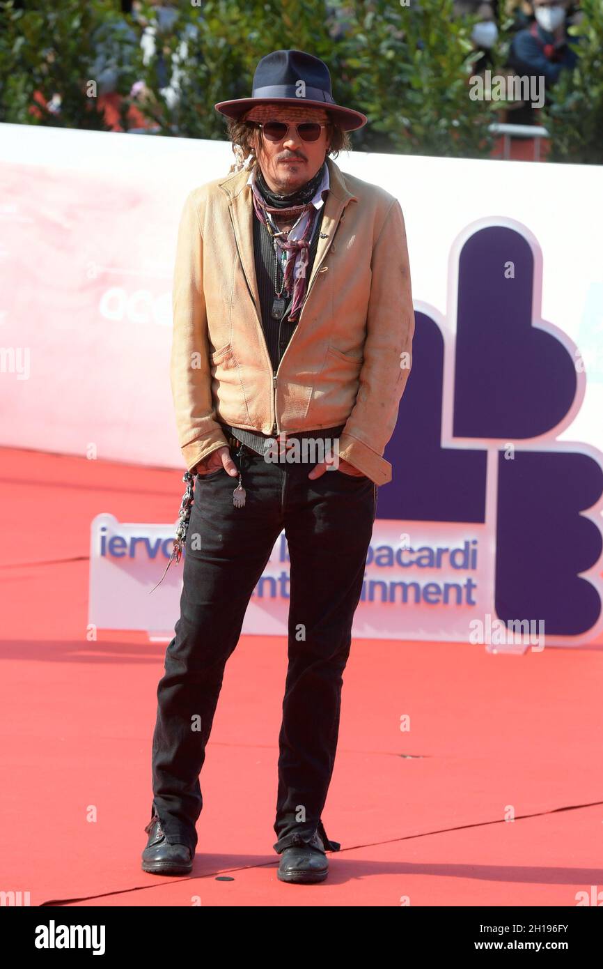Rome, Italie.17 octobre 2021.Johnny Deep assiste au tapis rouge Puffins à l'Auditorium parco della Musica à Rome.Crédit : SOPA Images Limited/Alamy Live News Banque D'Images