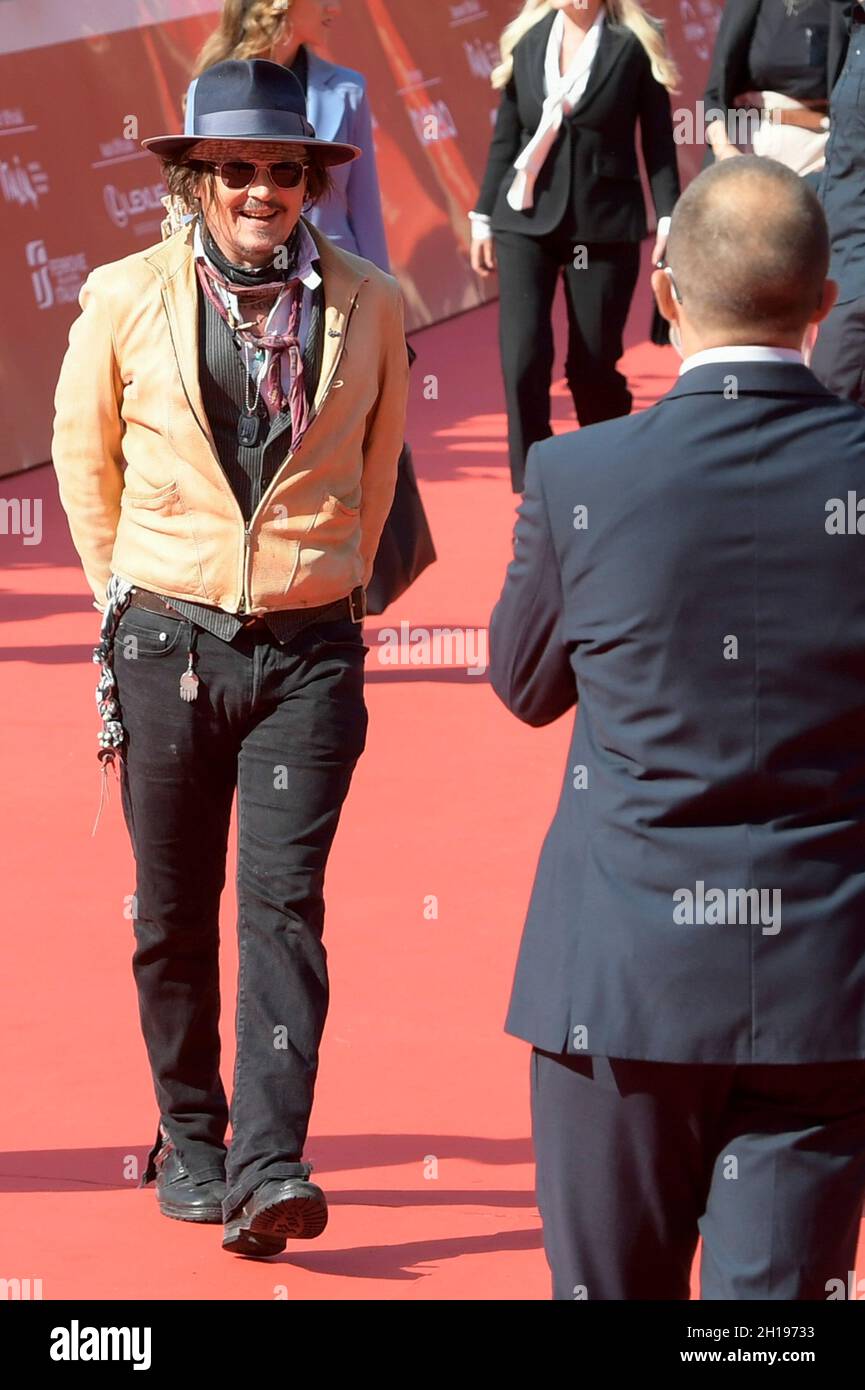 Rome, Italie.17 octobre 2021.Johnny Deep assiste au tapis rouge Puffins à l'Auditorium parco della Musica à Rome.(Photo de Mario Cartelli/SOPA Images/Sipa USA) crédit: SIPA USA/Alay Live News Banque D'Images