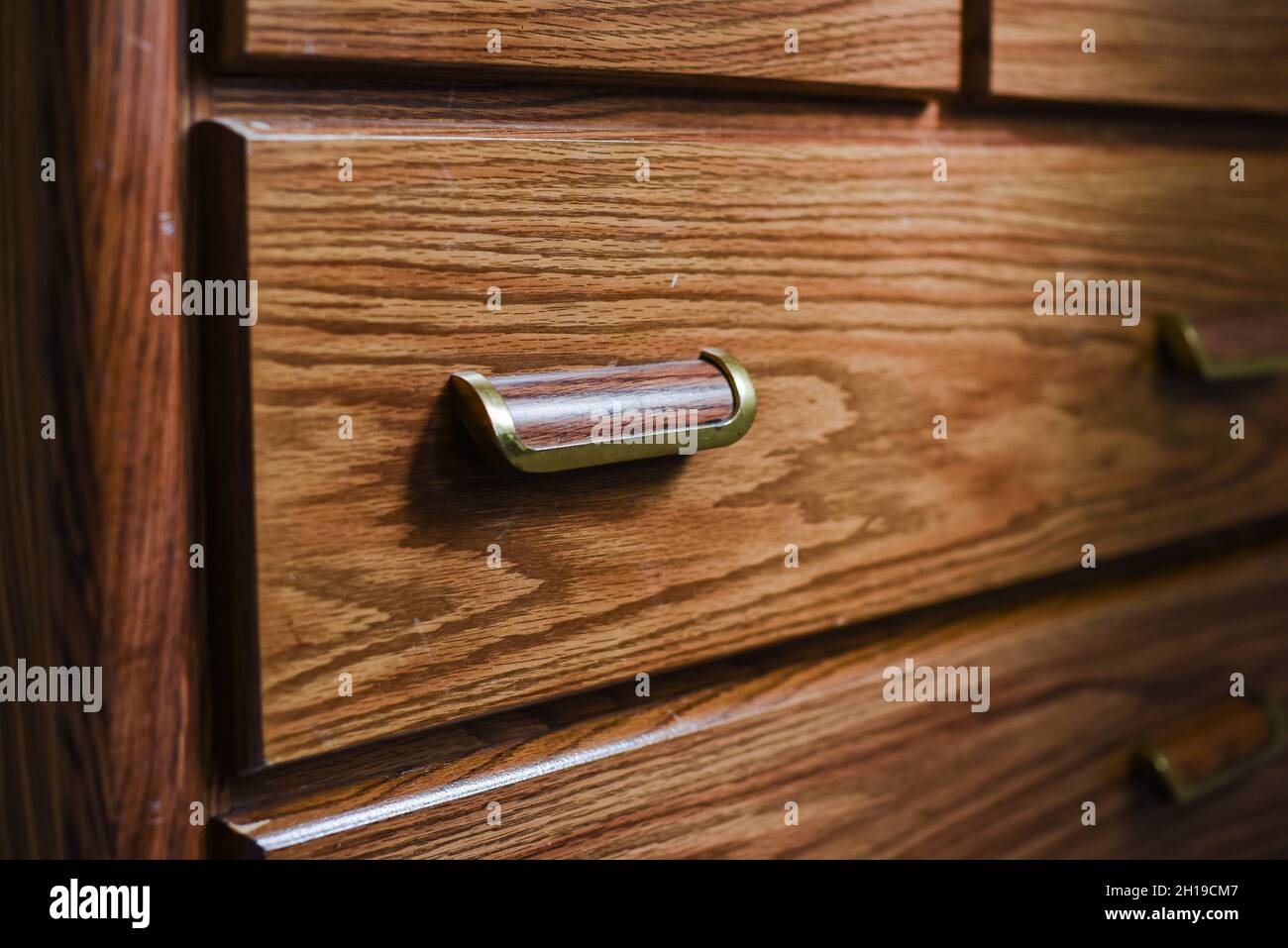 Gros plan sur une commode en bois Banque D'Images