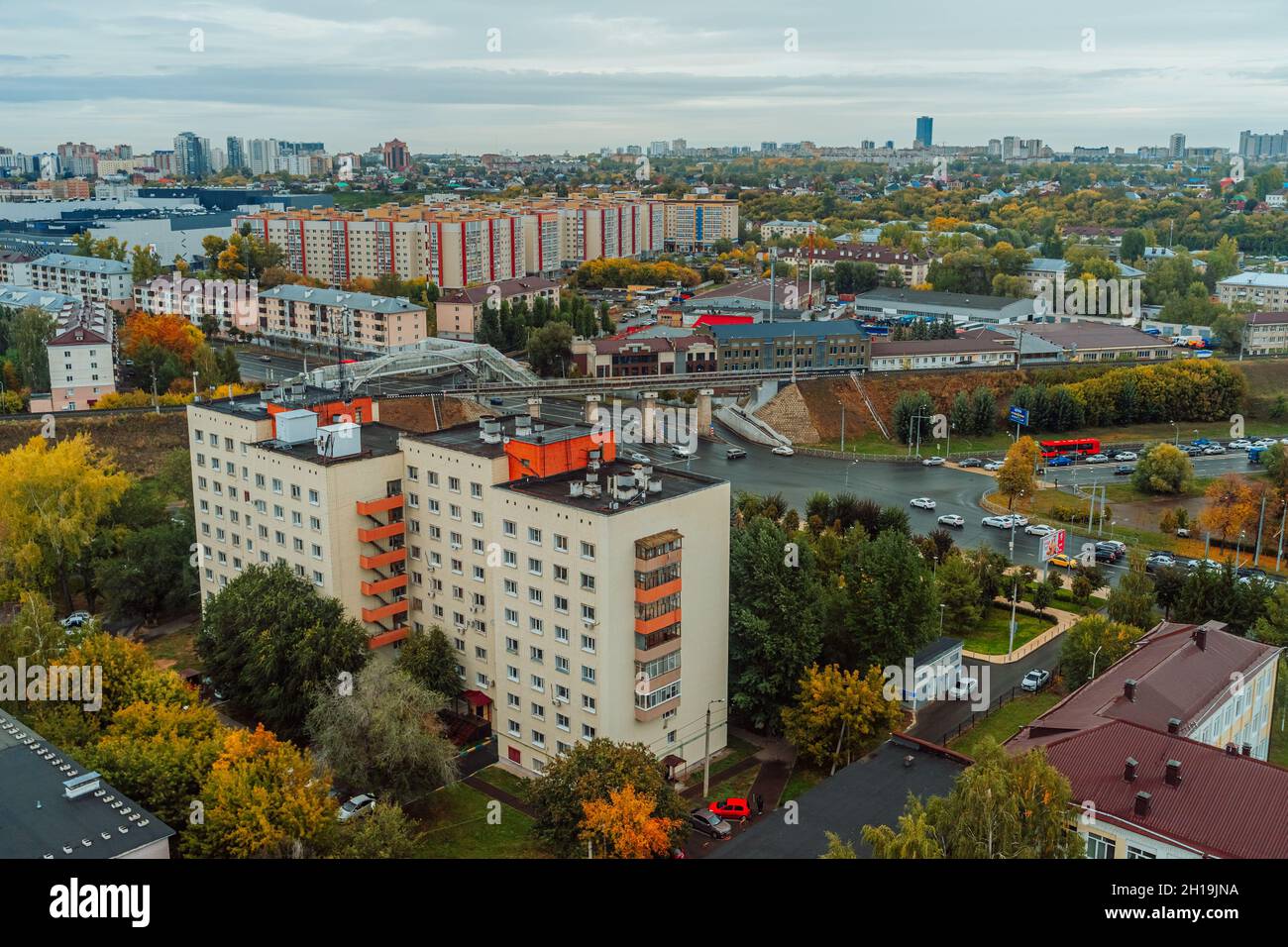 Quartiers résidentiels d'une ville russe.Zones résidentielles avec des immeubles de grande hauteur.Kazan, vue de dessus. Banque D'Images