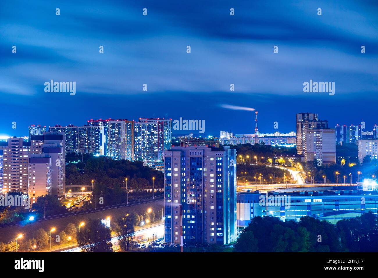 Quartiers résidentiels d'une ville russe.Zones résidentielles avec des immeubles de grande hauteur.Kazan, vue de dessus.Horizon nocturne Banque D'Images