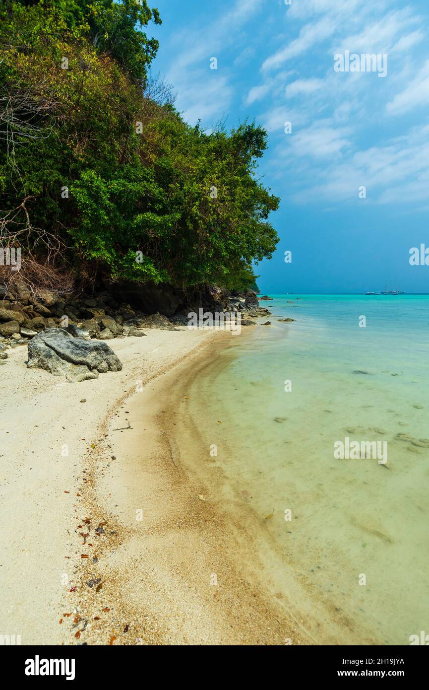 Une plage de sable dans la mer d'Andaman.Île de Ko Surin, Phang Nga, Thaïlande Banque D'Images