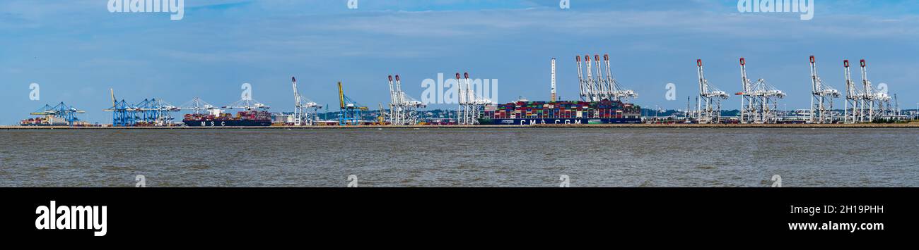 Le Havre, France - le 28 juillet 2021 : le grand panorama du terminal portuaire de Port 2000 qui comprend le terminal de France et le terminal de la porte d'Oceana avec le Banque D'Images