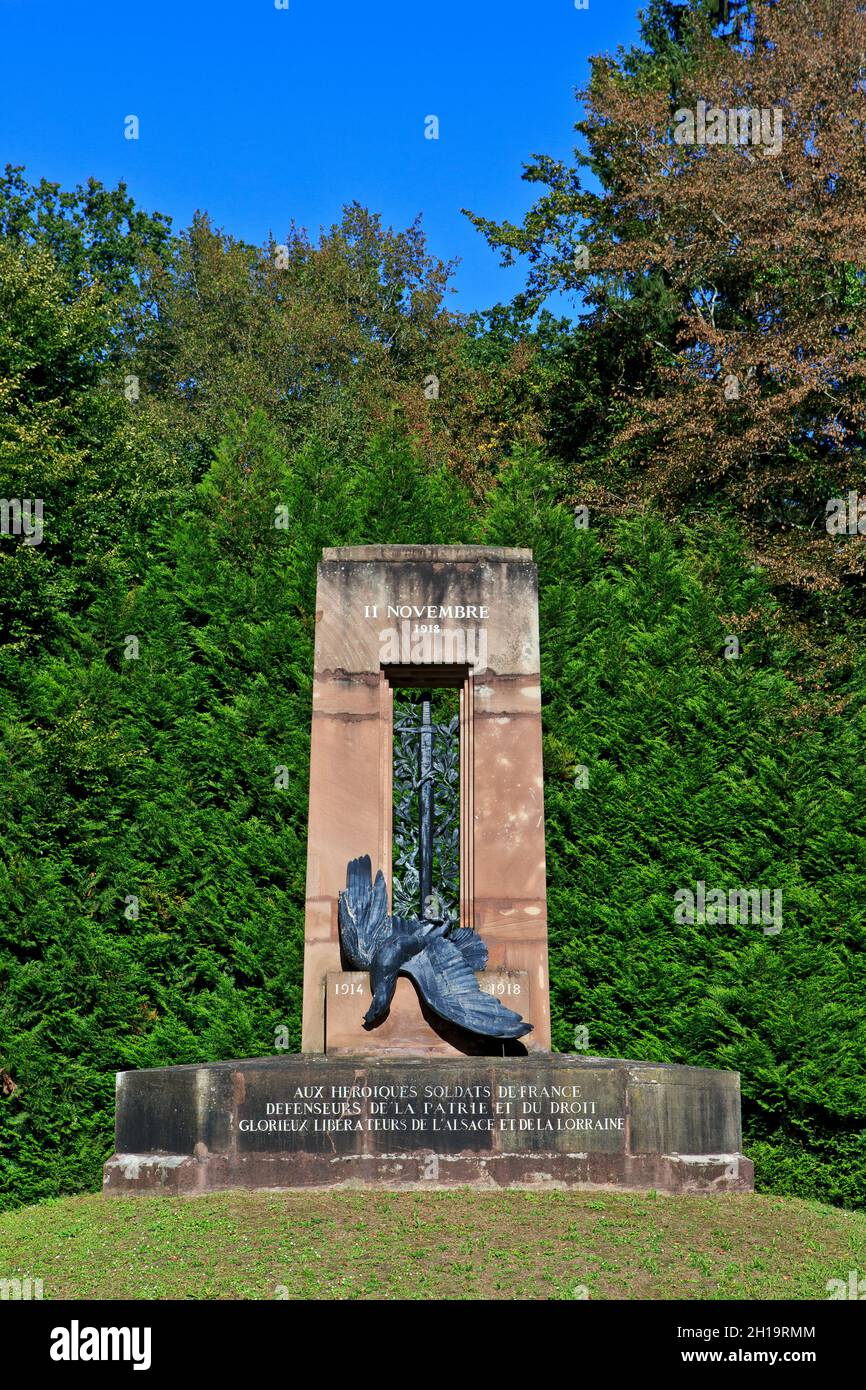 Le Monument Alsace-Lorraine de 1918, représentant un aigle allemand, enfermé par une épée à Compiegne (Oise), en France Banque D'Images