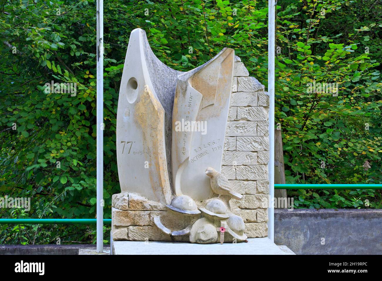 Le Mémorial du bataillon perdu près de l'endroit où la 77e division a été isolée en octobre 1918 dans la forêt d'Argonne, près de Binarville (Marne), en France Banque D'Images