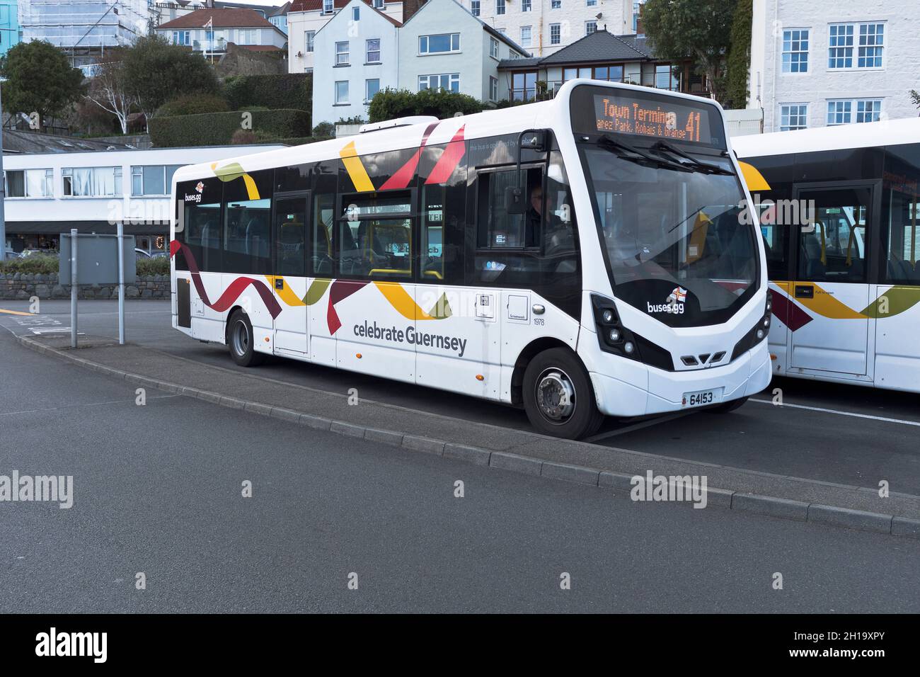 Les bus dh desservent ST PETER PORT GUERNESEY CT plus les transports en commun par bus Banque D'Images