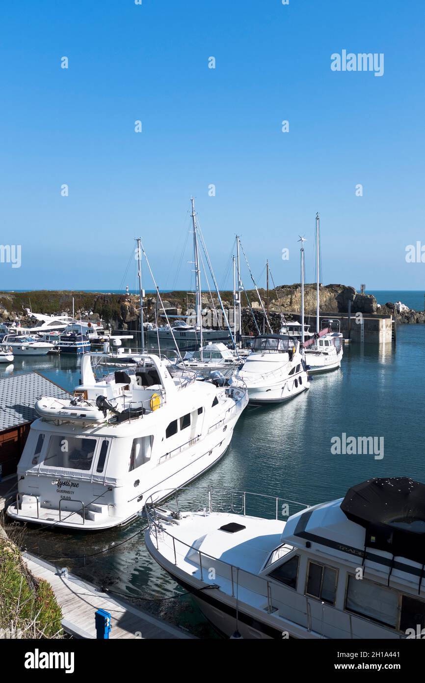 dh Beaucette Marina VALE GUERNESEY Yachts dans le port marinas bateaux port yacht Banque D'Images