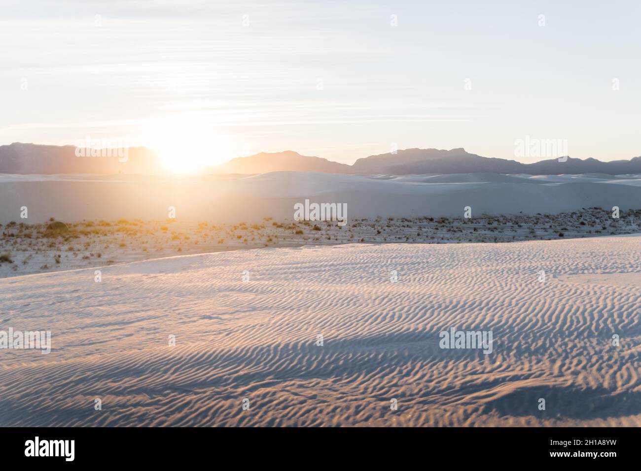 Coucher de soleil au parc national de White Sands à Alamogordo, Nouveau-Mexique. Banque D'Images