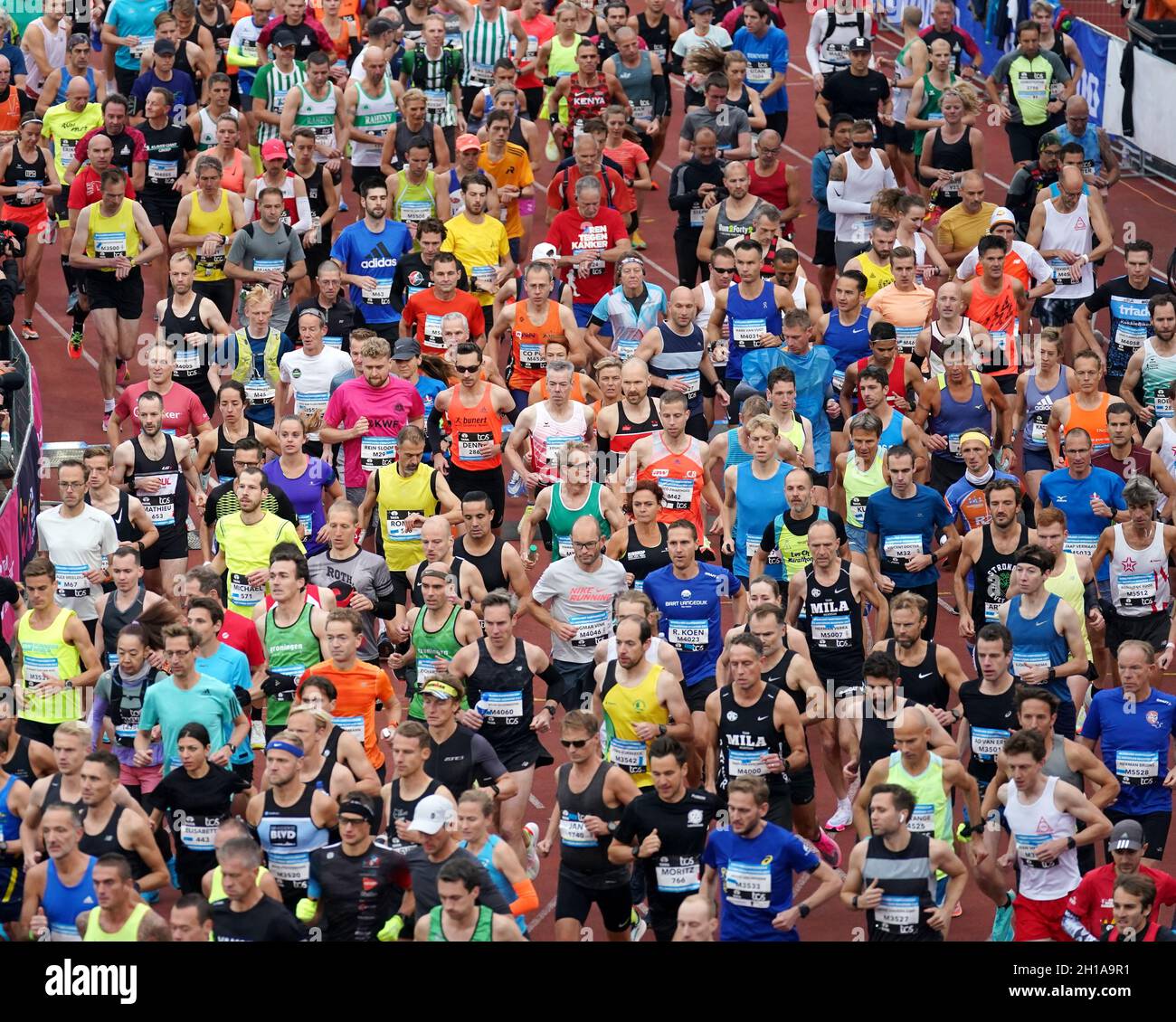 Début du marathon pendant le Marathon TCS d'Amsterdam 2021 le 17 octobre 2021 à Amsterdam, pays-Bas Credit: SCS/Soenar Chamid/AFLO/Alamy Live News Banque D'Images