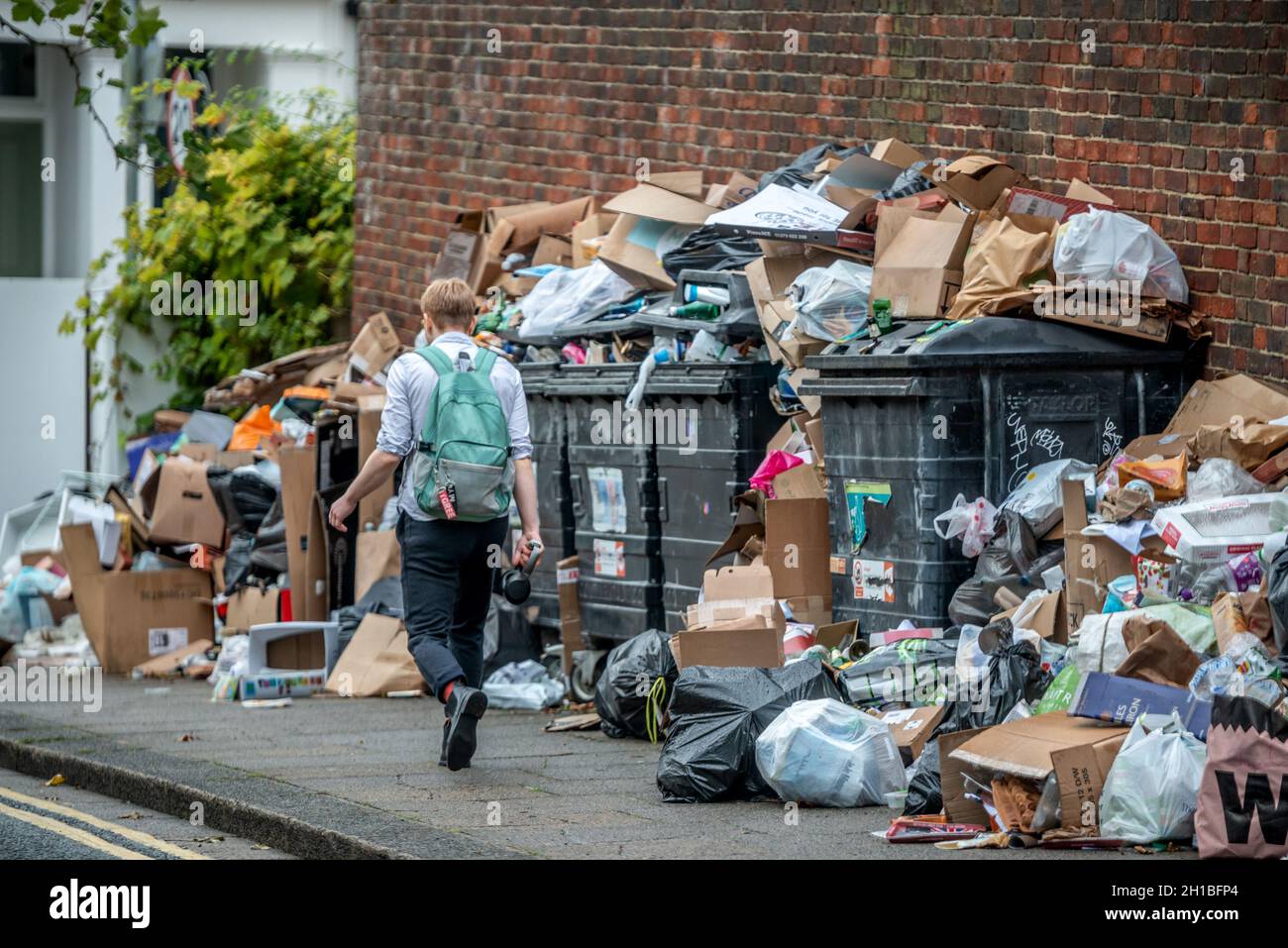 Brighton, le 16 octobre 2021 : la grève des employés de la zone des déchets à Brighton entraîne de gigantesques tas de déchets dans toute la ville. Banque D'Images