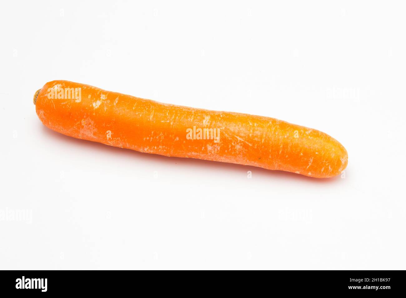 Carotte sur fond blanc.Riche en vitamines Banque D'Images