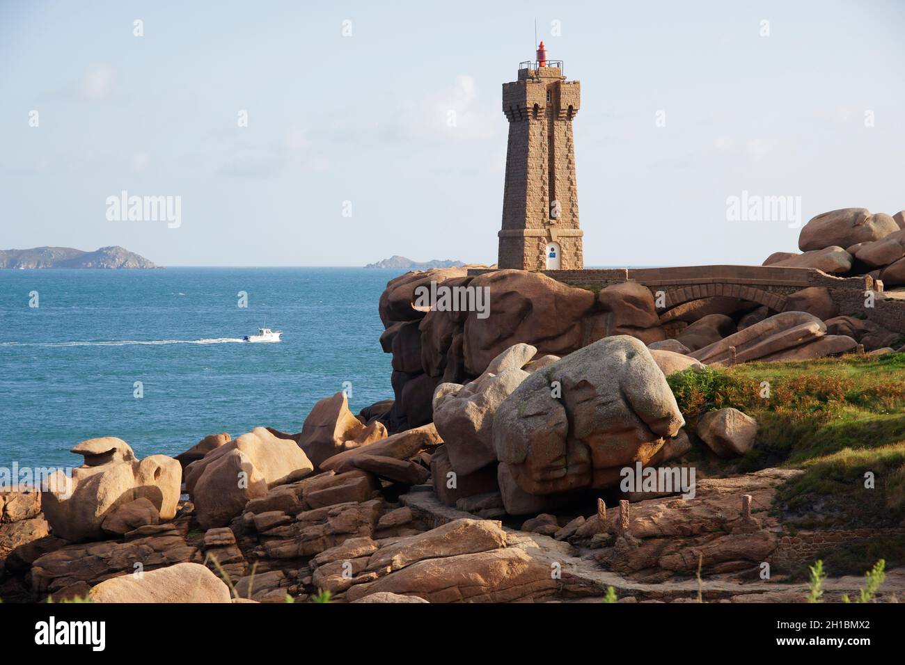 Phare de Mean Ruz, Ploumanac'h (Côte de granit Rose, Côtes d'Armor, Bretagne, France). Banque D'Images