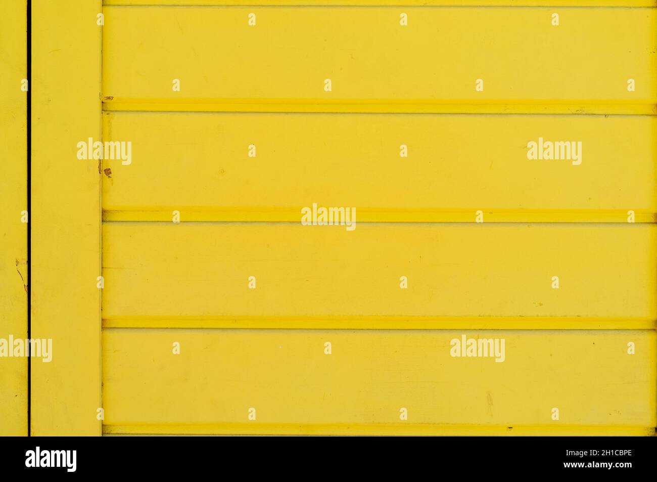 Planche en bois patiné peinte en jaune Banque D'Images