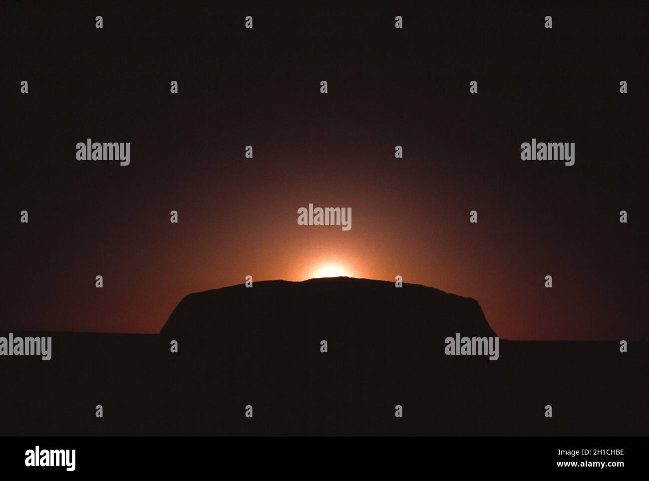 Australie.Territoire du Nord.Uluru (Ayers Rock) lever du soleil. Banque D'Images