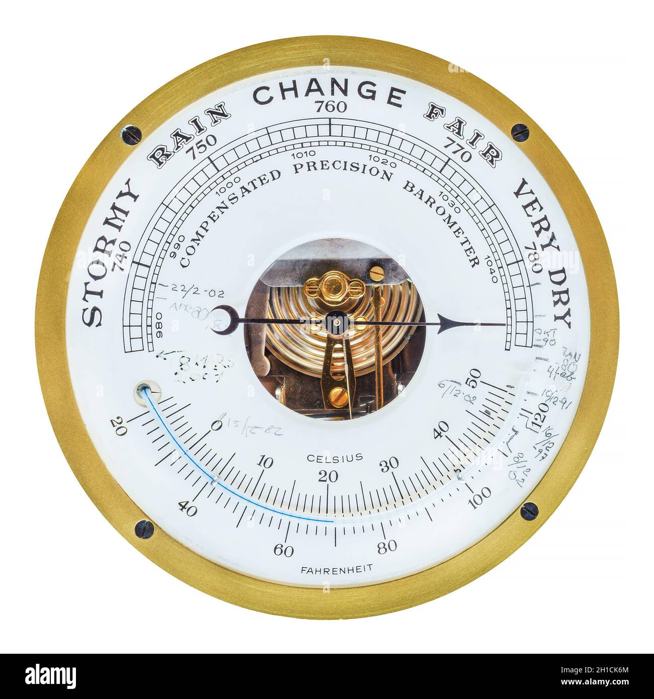 Authentique baromètre ancien avec thermomètre et dates manuscrites écrites sur le display isolé sur fond blanc Banque D'Images