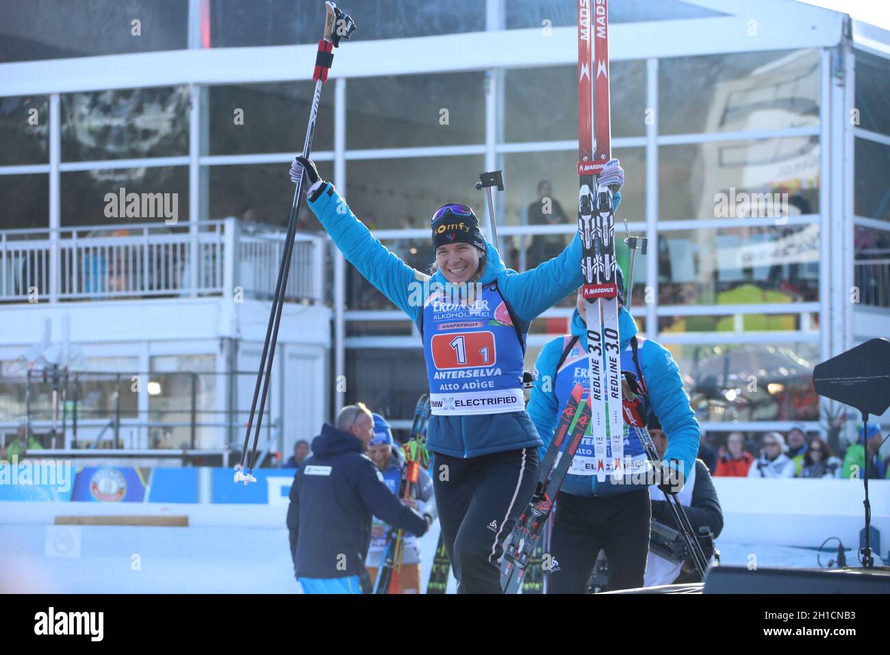 ANAIS Besond, (Frankreich /France / FRA) auf dem Weg zur Siegerehrung nach  der Single Mixed Staffel BEI der BU Biathlon-Weltmeisterschaft Antholz 202  Photo Stock - Alamy