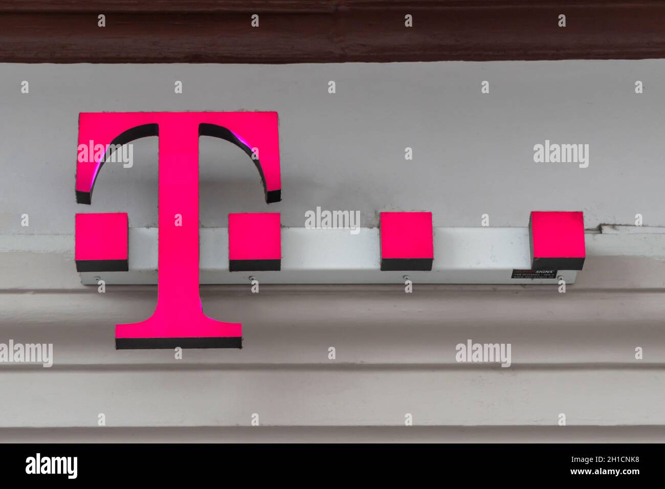 Trèves, ALLEMAGNE 13 SEPTEMBRE 2019: Logo de Deutsche Telekom. Les magasins T-Punkt vendent des produits et services de Deutsche Telekom. Banque D'Images