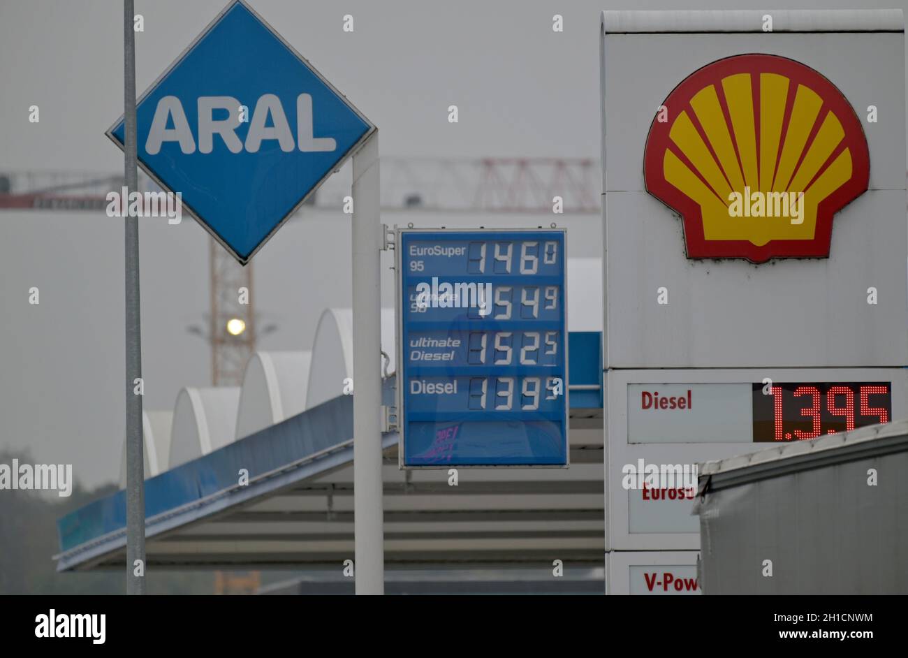 Wasserbillig, Luxembourg.18 octobre 2021.Les prix du carburant le long du «  fuel Mile » à Wasserbillig (Luxembourg) sont moins chers que dans  l'Allemagne voisine.Le diesel est plus cher que jamais dans les