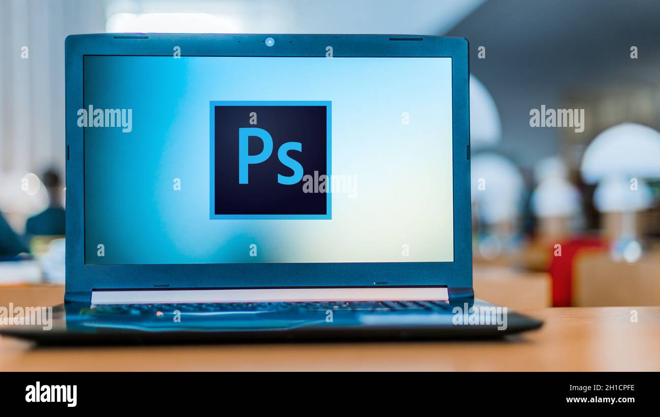 POZNAN, POL - 22 FÉVR. 2020: Ordinateur portable affichant le logo d'Adobe  Photoshop, un éditeur de graphiques raster développé et publié par Adobe  Inc Photo Stock - Alamy
