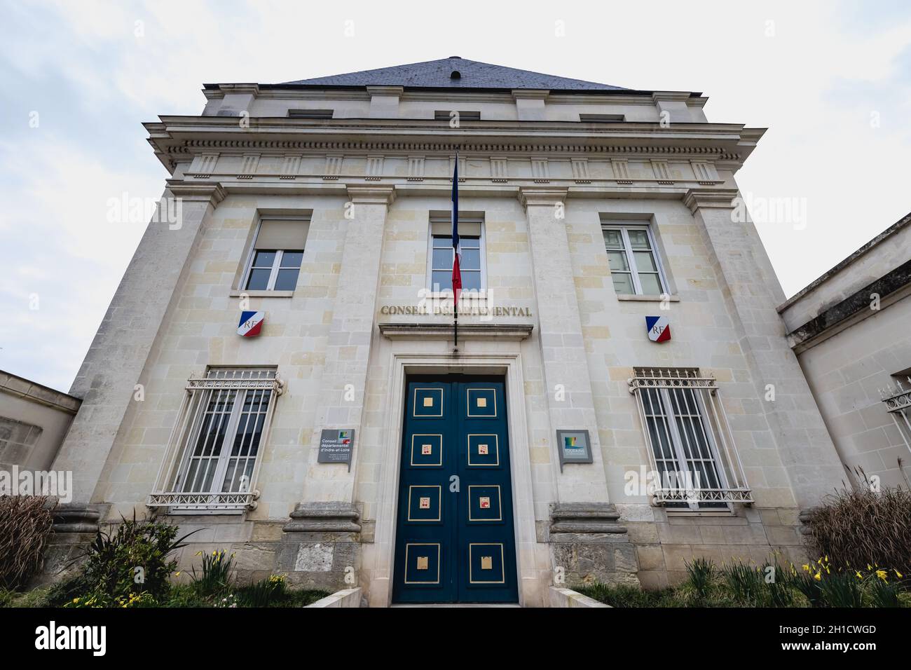 Tours, France - 8 février 2020 : détail architectural du Conseil ministériel de l'Indre et de la Loire en hiver Banque D'Images