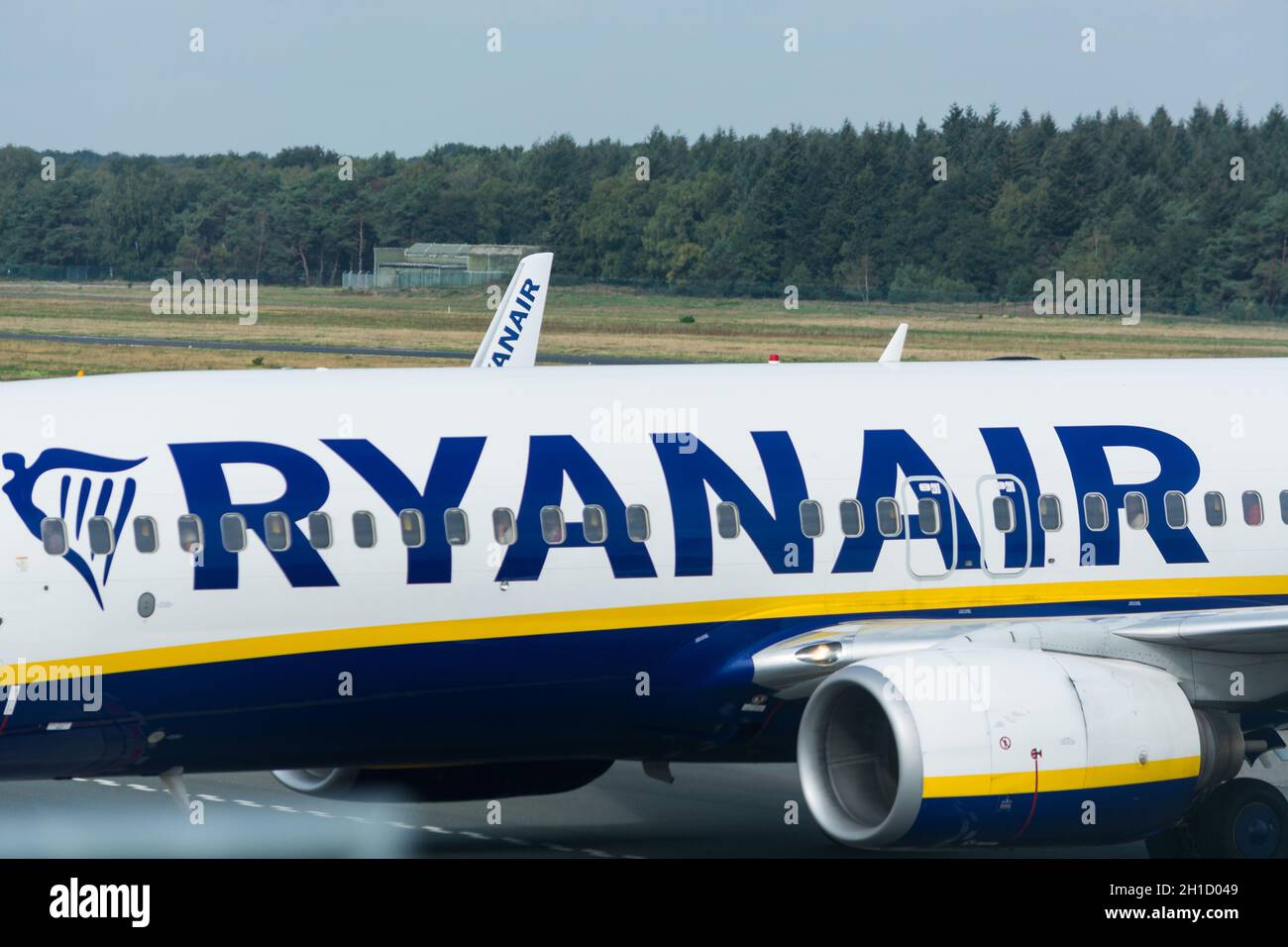 WEEZE, NRW, ALLEMAGNE - 11 SEPTEMBRE 2018 : avion de la compagnie aérienne Ryanair sur la piste de l'aéroport de Weeze. Banque D'Images