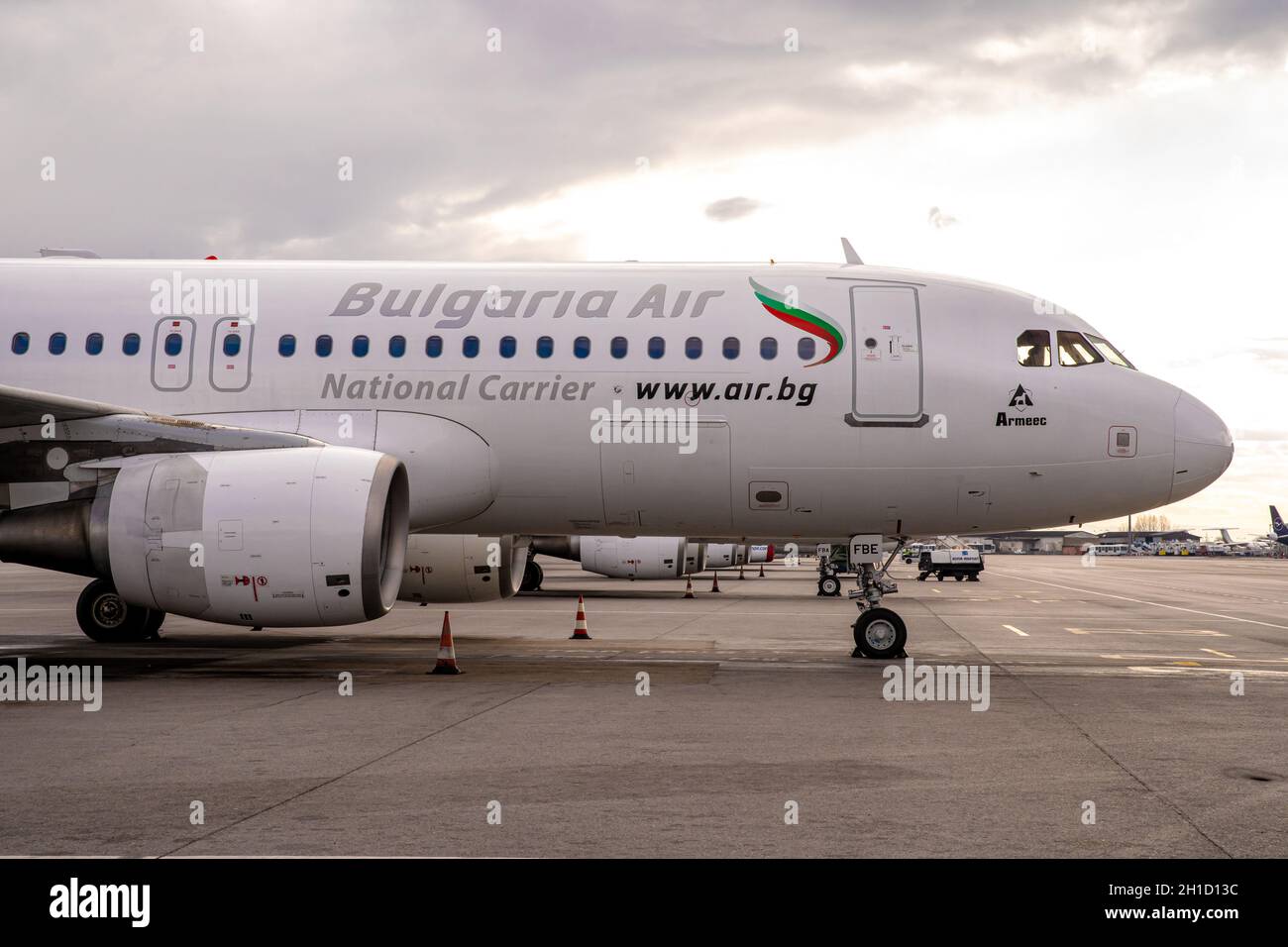 Sofia - 7 mars 2020 : avions à l'aéroport international de la capitale de la Bulgarie. Banque D'Images