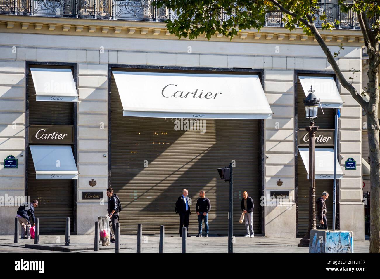 Paris/France - 10 septembre 2019 : la bijouterie Cartier sur l'avenue des  champs-Élysées Photo Stock - Alamy