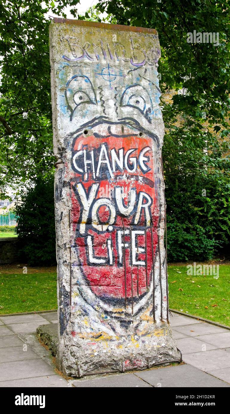 Londres, Angleterre, Royaume-Uni - 31 juillet : morceau de mur de Berlin à Londres le 31 juillet 2008. Morceau de mur de Berlin avec le message affiché à Londres, Angleterre, Royaume-Uni. Banque D'Images