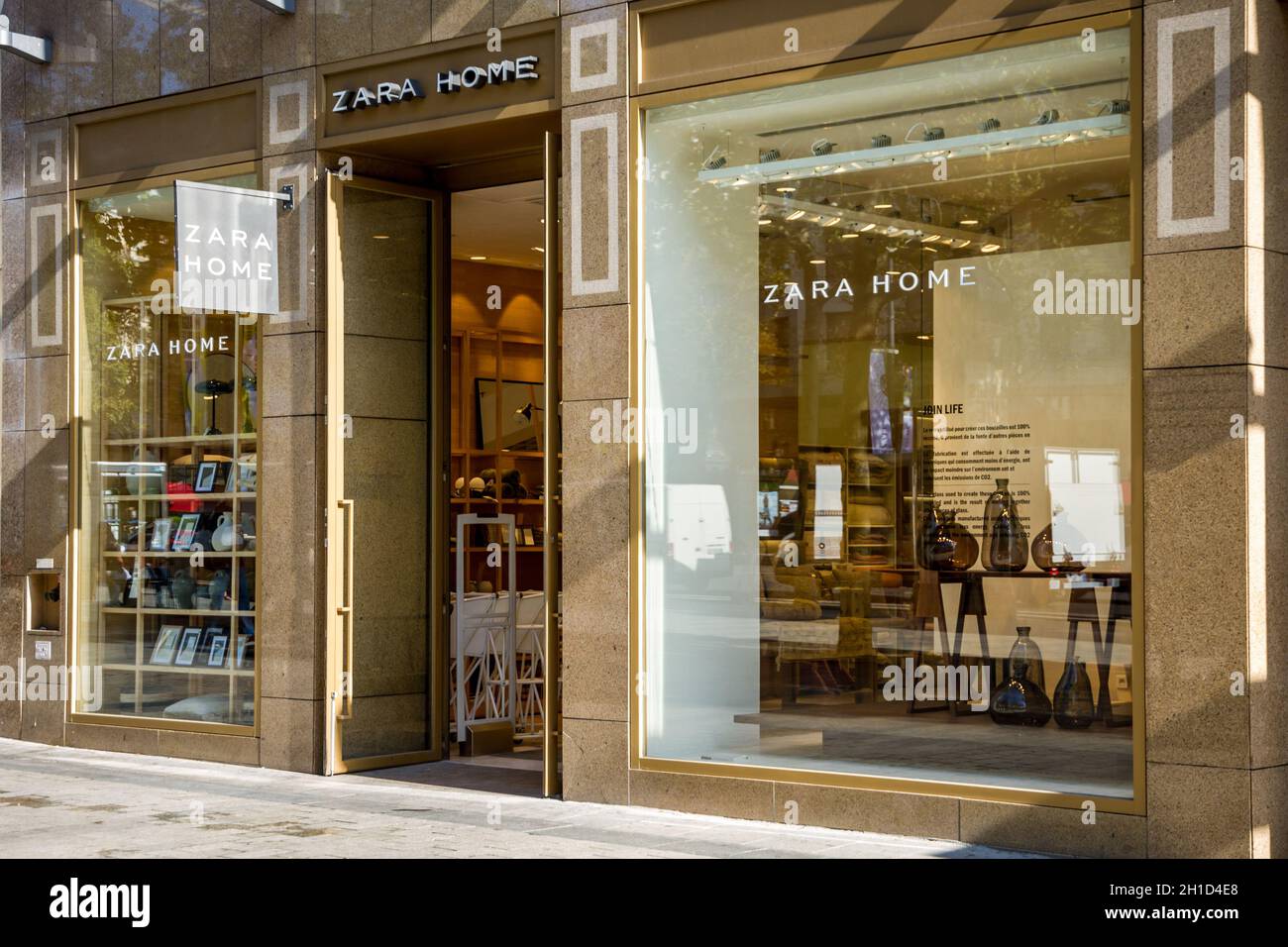 Paris/France - 10 septembre 2019 : le magasin Zara Home sur l'avenue des  champs-Elysées Photo Stock - Alamy