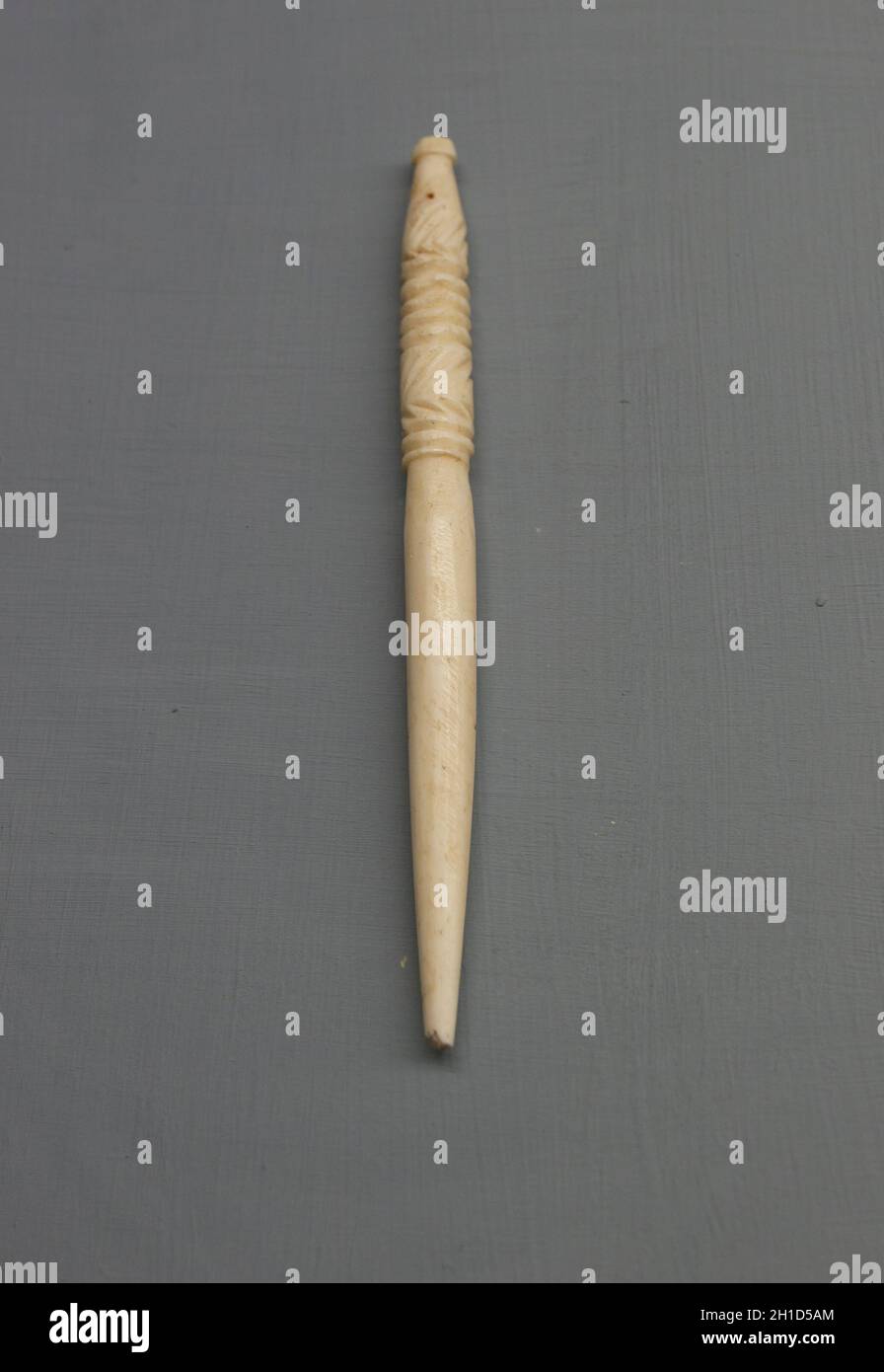 Jaen, Espagne - 29 décembre 2017 : yad du XIVe siècle ou pointeur rituel juif, connu sous le nom de pointeur Torah, Musée archéologique de Jaen, Espagne Banque D'Images