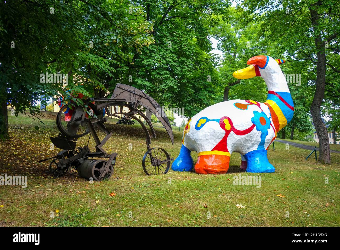 Statue niki de saint phalle Banque de photographies et d’images à haute