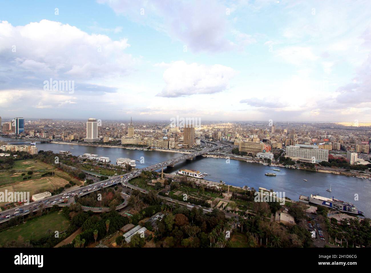 Le Caire, Egypte - 25 février : Après-midi paysage urbain du Caire sur février 25, 2010. Centre-ville de panorama de l'après-midi haute tour au Caire, Égypte. Banque D'Images