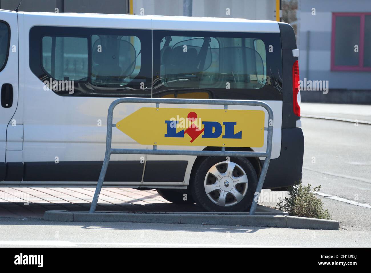 Lidl-Discounter - Themenbild - Handel - Wirtschaft - Industrie Banque D'Images