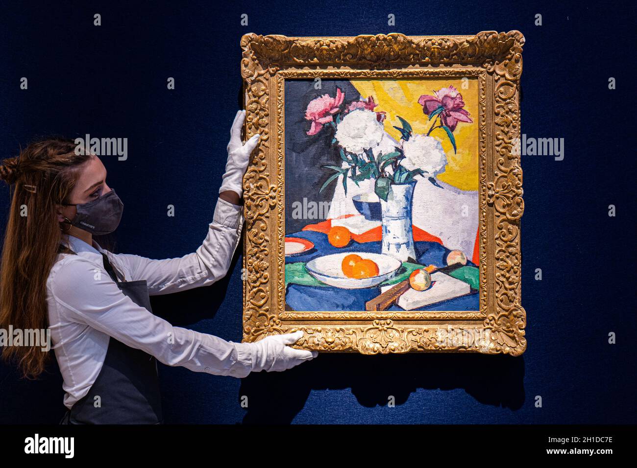 LONDRES, ROYAUME-UNI.18 octobre 2021.SAMUEL JOHN PEPLOE, R.S.A.(1871-1935) fleurs et fruits.Estimation: GBP 500,000 - GBP 700,000 à proposer à Christies's Modern British and Irish Art Evening sale.La vente aura lieu le 20 octobre à Christie's King Street, Londres.Credit: amer ghazzal / Alamy Live News Banque D'Images