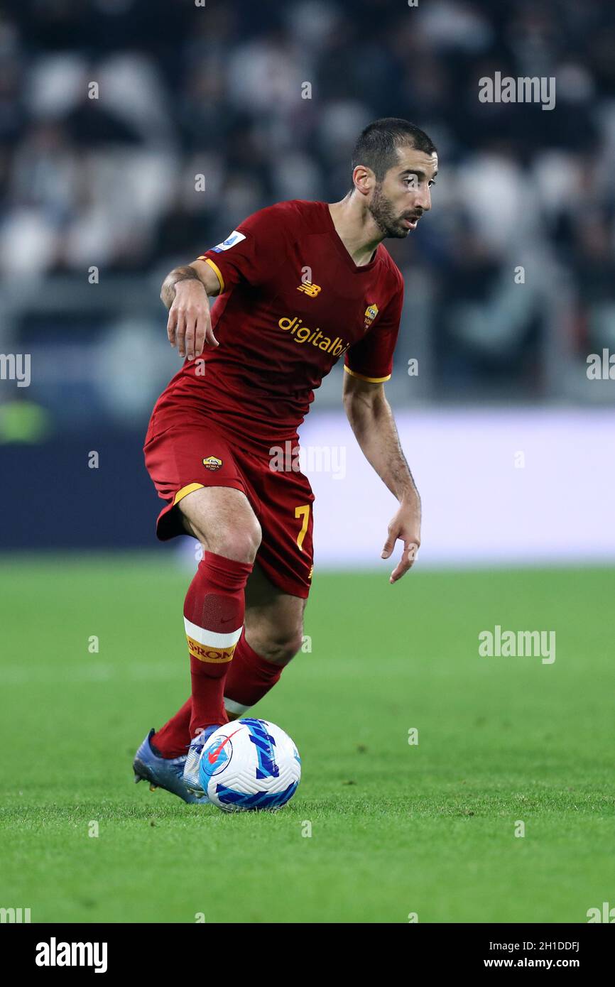 Henrikh Mkhitaryan d'AS Roma contrôle le ballon pendant la série Un match entre Juventus FC et AS Roma Banque D'Images