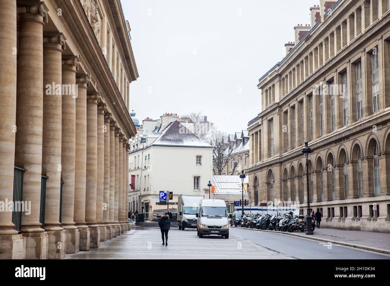 PARIS, FRANCE - MARS 2018 : rue de l'Ecole de médecine Banque D'Images